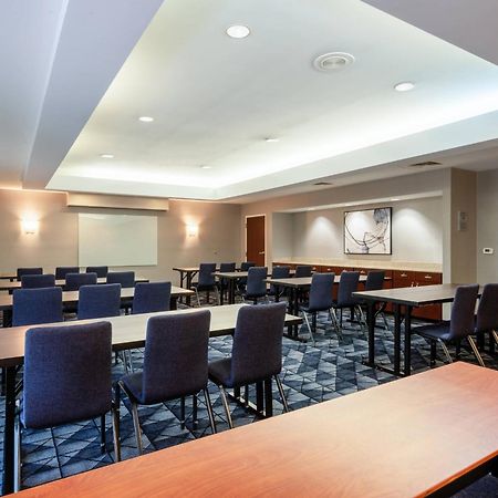 Courtyard Columbus Airport Hotel Екстериор снимка