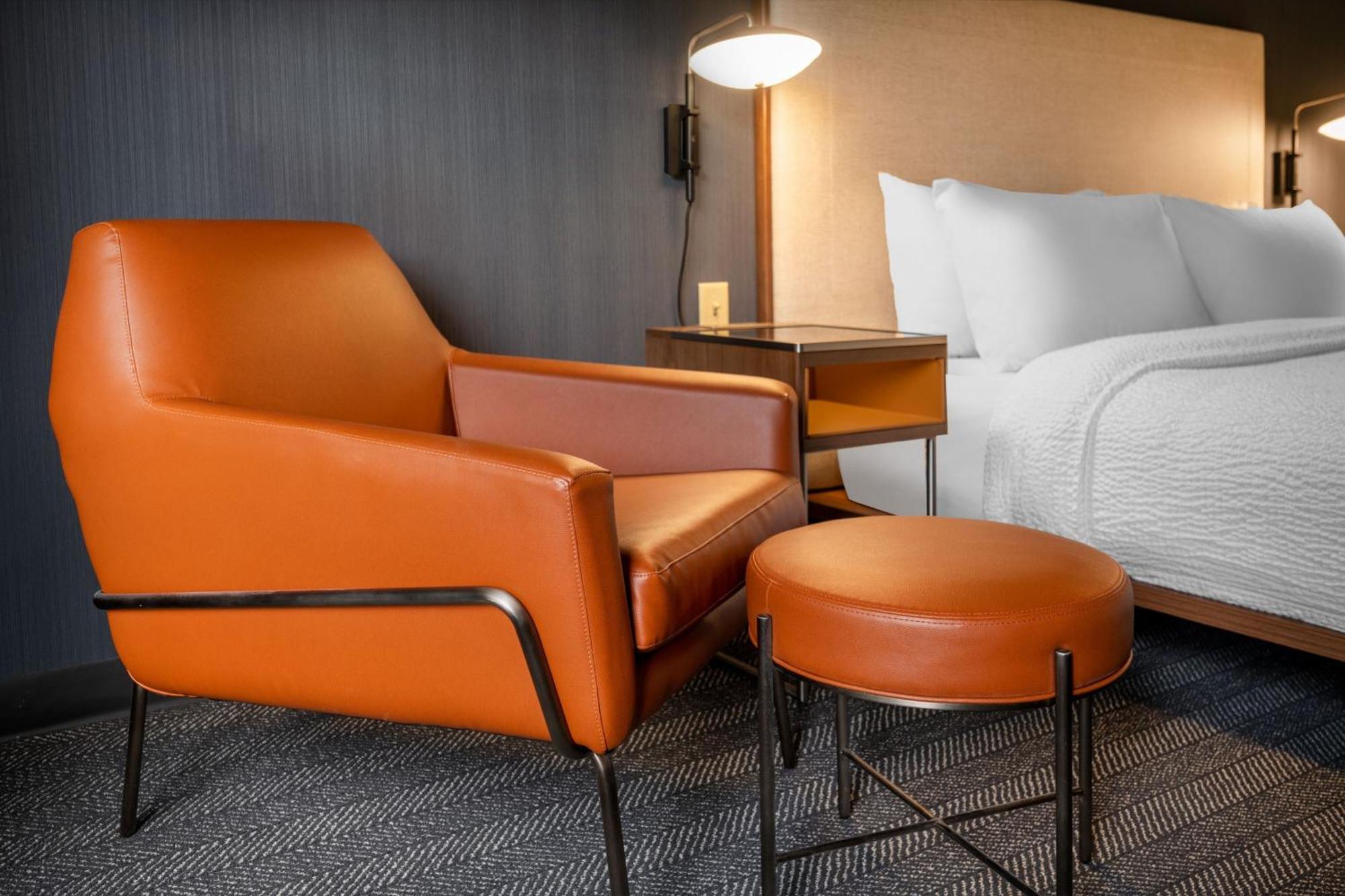Courtyard Columbus Airport Hotel Екстериор снимка