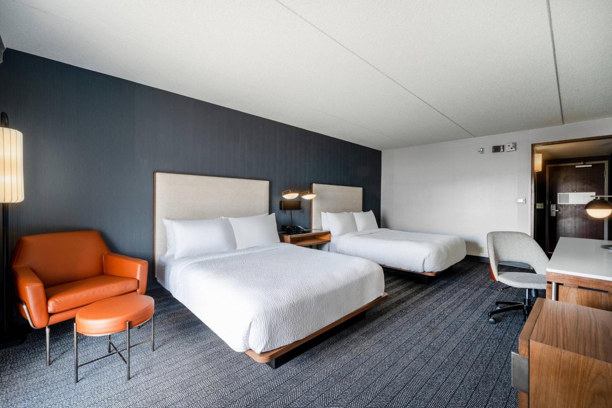 Courtyard Columbus Airport Hotel Екстериор снимка